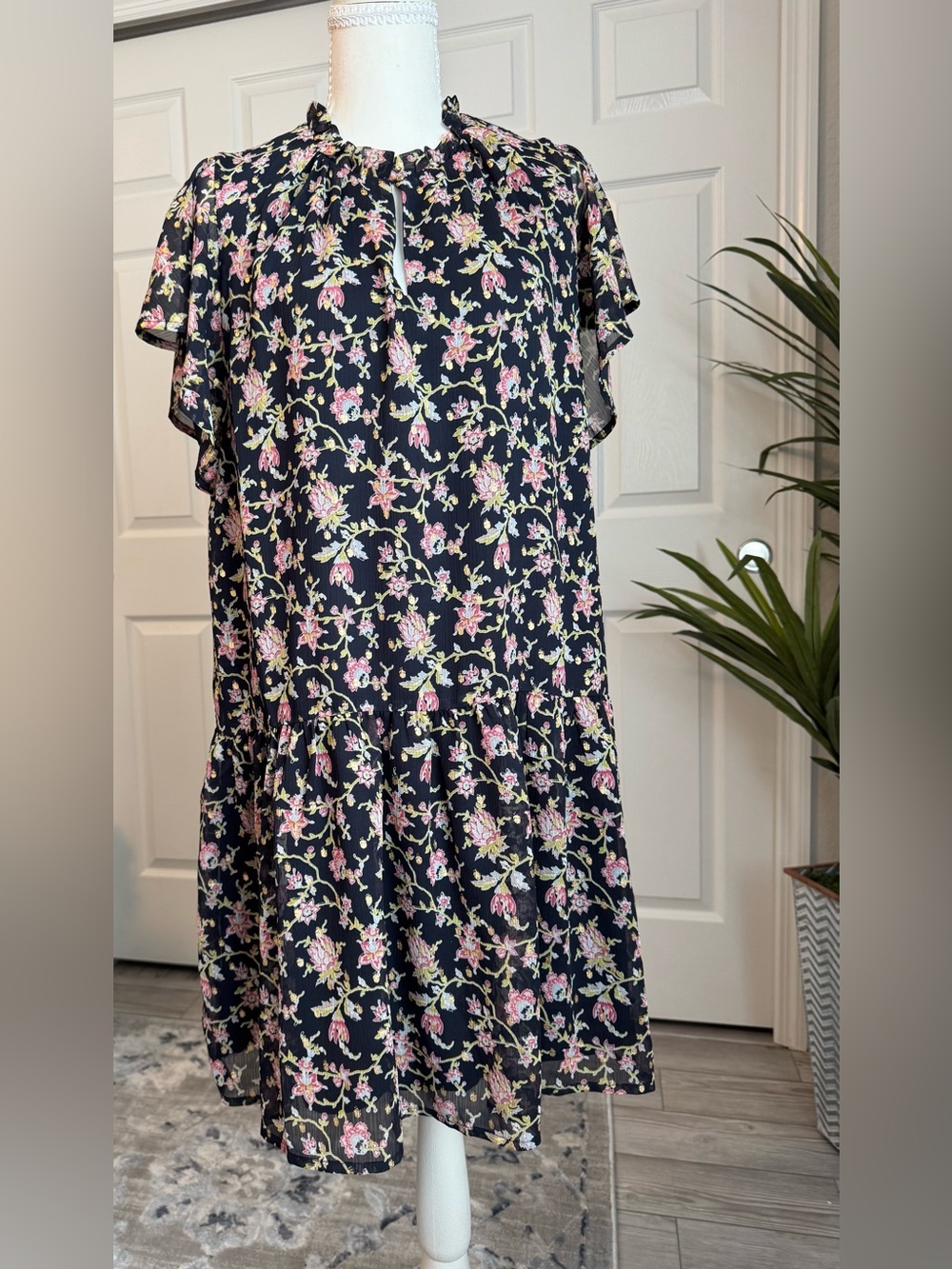 LOFT Floral Midi/To the Knee Dress in Black/Navy Blue & Gold Size Medium